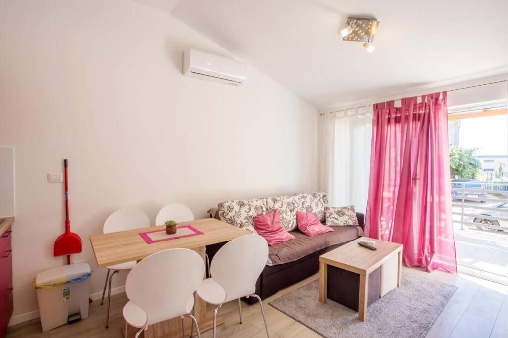 Apartman Cone Pula Exteriör bild